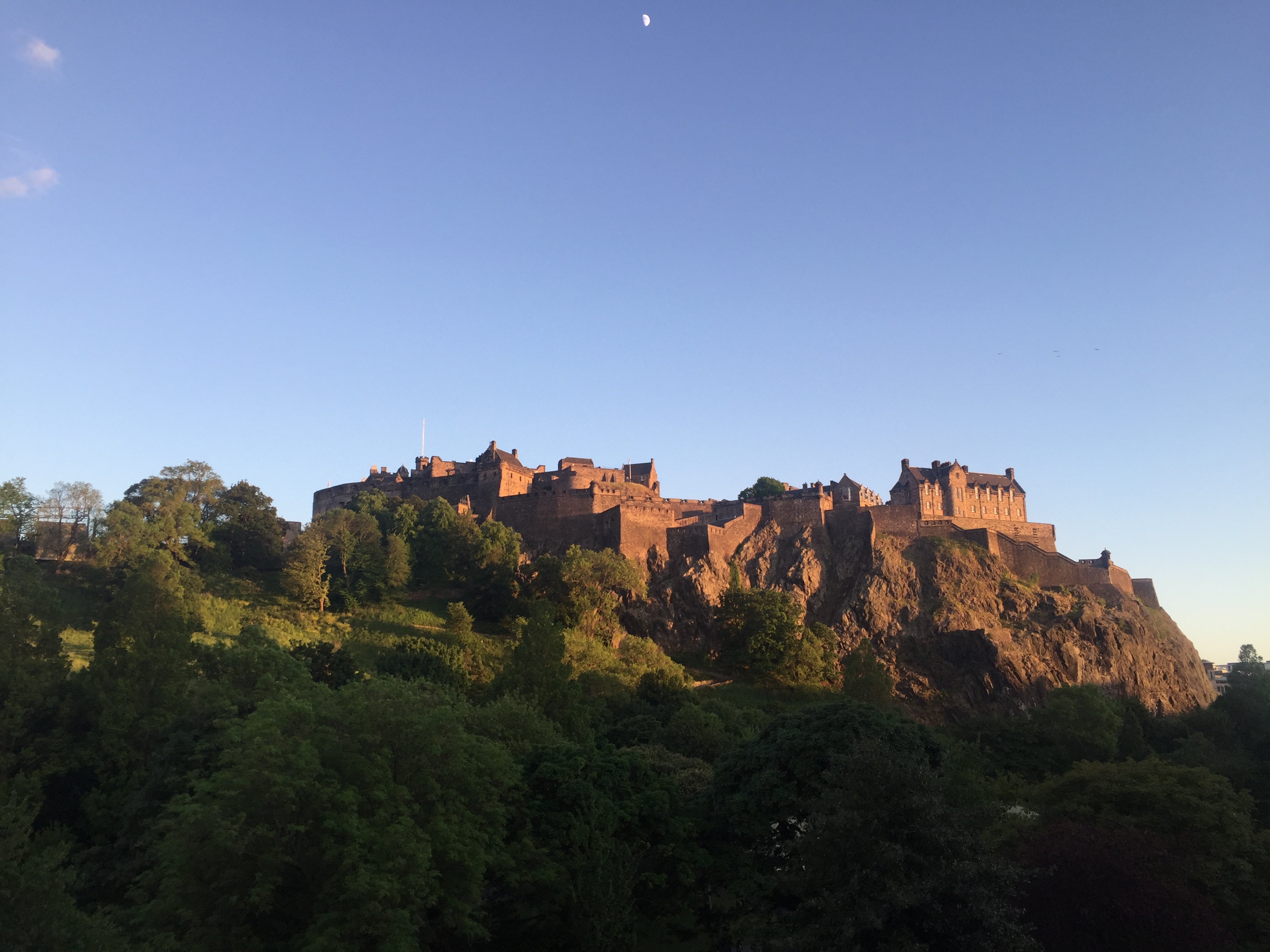 Picture of Edinburgh Castle, town of the joint 40th birthdays